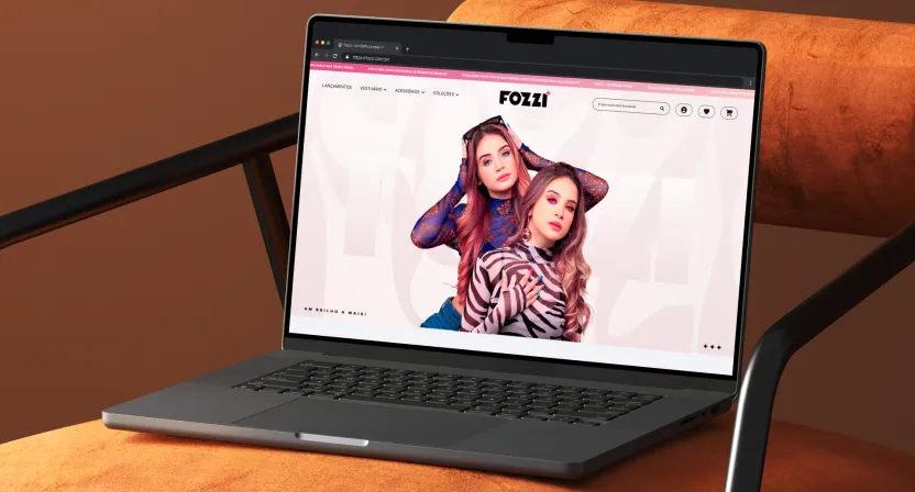 Loja Fozzi em um notebook, com a nova identidade visual